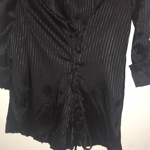 Black T-shirt with caramel tank top - Picture 5 of 6